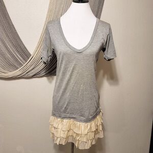 Young, Fabulous & Broke Ruffle Bottom Tee Sz XS